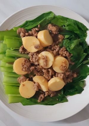 รูปของ "ผักกวางตุ้งราดเต้าหู้หมูสับน้ำมันหอย"🥬🐷🥣