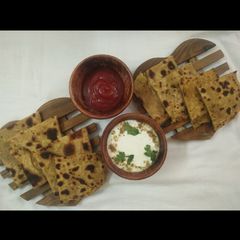 A picture of Aloo Paneer Paratha.