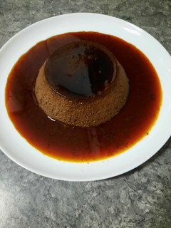 Una foto de Flan de chocolate con huevos