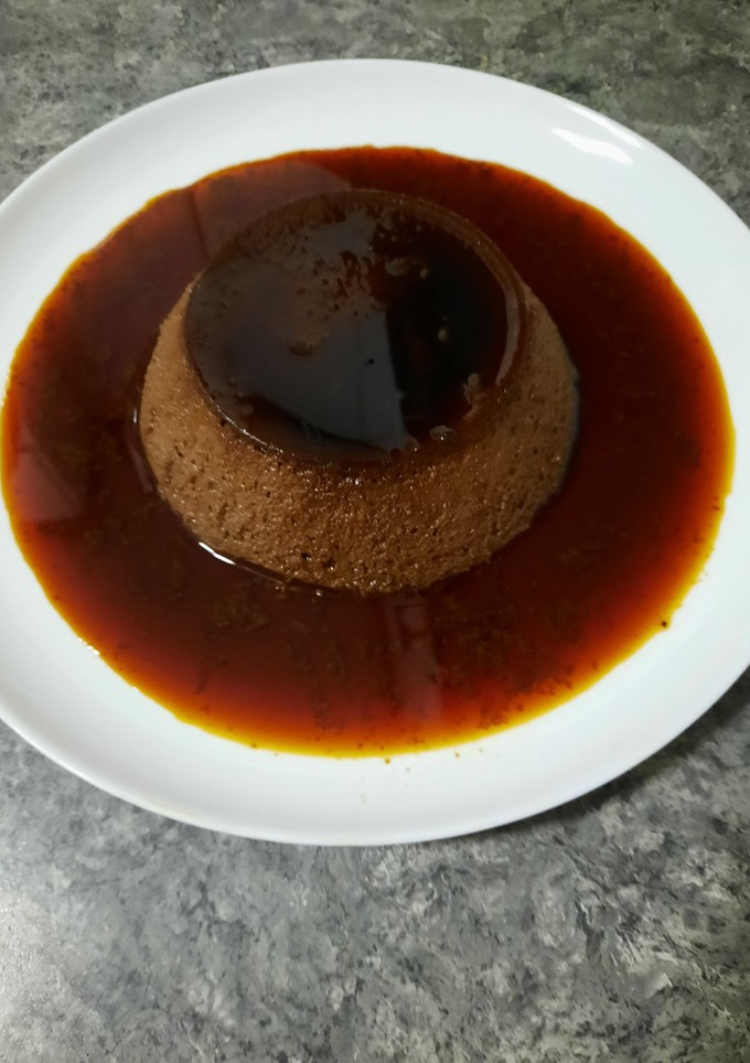 Una foto de Flan de chocolate con huevos