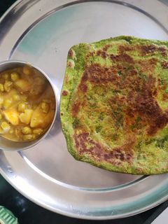 पालक पराठा (palak paratha recipe in Hindi) रेसिपी मुख्य फोटो