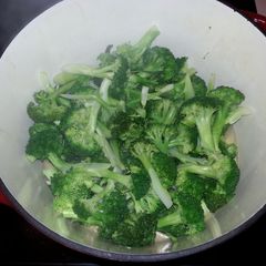 A picture of Fresh Brocoli with Garlic and Lemon.