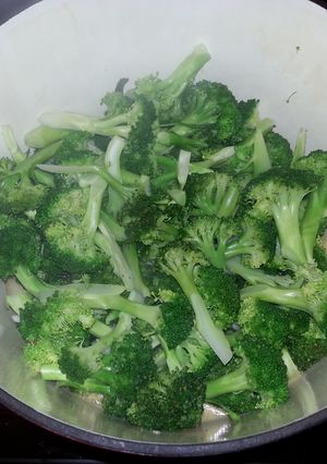 A picture of Fresh Brocoli with Garlic and Lemon.