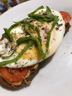 Una foto de Tostada de huevo 🥚