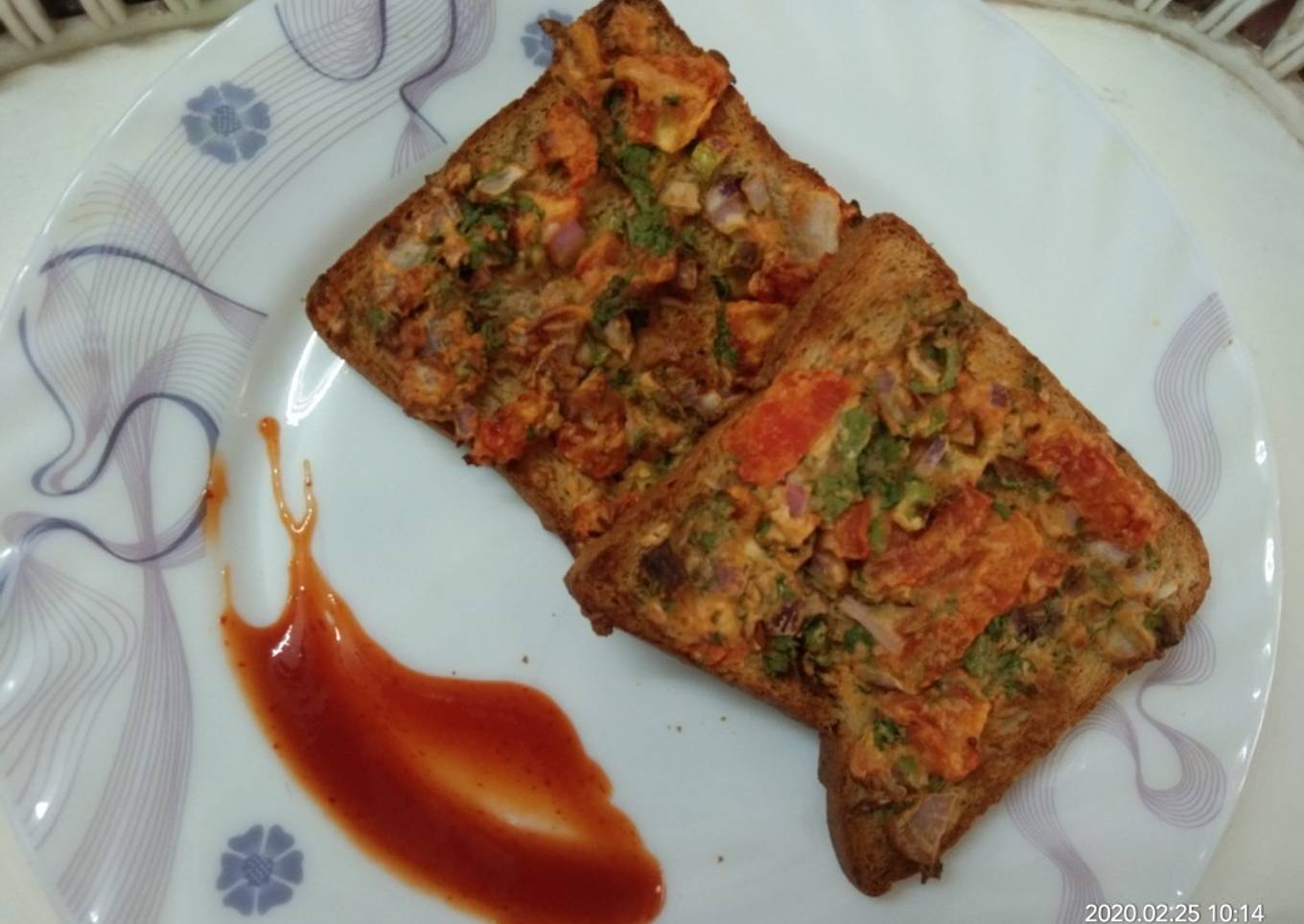 BREAD PIZZA. WITH VEGETABLES