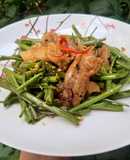 Lòng cá hú xào rau muống