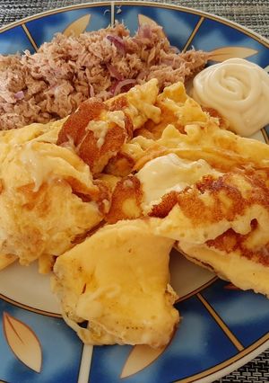 Pille könnyű omlett, tonhal salátával recept fotója