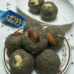 Black Split Urad Dal Pinni A picture of Black Split Urad Dal Pinni.