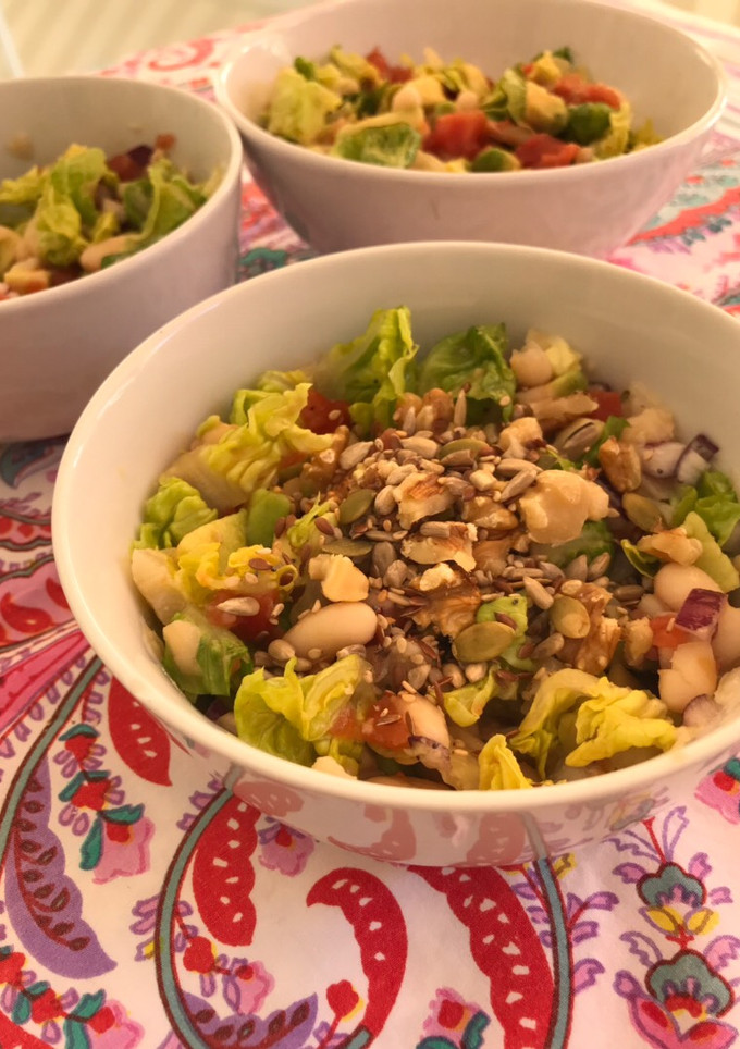 Una foto de Ensalada de verano completa y ligera