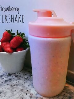 Foto resep Strawberry Milkshake 🍓🥛🤝