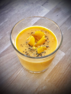 Una foto de Gazpacho de melocotón con aroma de albahaca (en Thermomix)