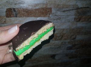 Una foto de Alfajores rellenos de menta