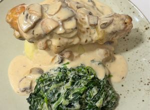 Foto resep Herb-Roasted Chicken with Creamy Mushroom Sauce