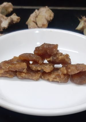 आले पाक (aale paak recipe in marathi) रेसिपी चे मुख्य फोटो 