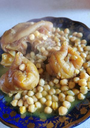 Una foto de Pierna de ternera con garbanzos