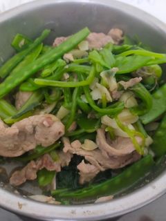 豬肉片炒菠菜 的食譜成品照片
