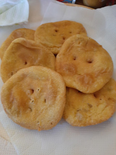 Una foto de Sopaipillas secas y pasadas
