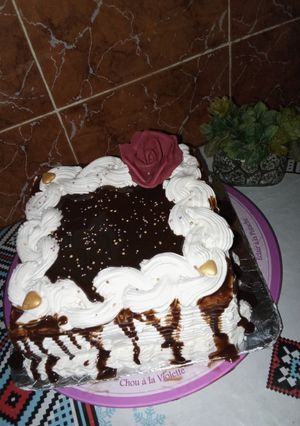 صورة لوصفة كيكة الشوكولاتة والكراميل 🎂