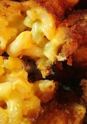 A picture of Fried Mac and Cheese Balls.