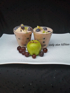 Yoghurt fruit salad ainihin hoton girkin