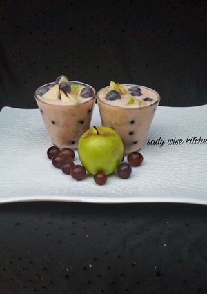 Yoghurt fruit salad ainihin hoton girkin