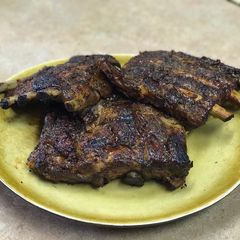 A picture of BBQ ribs.