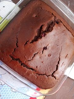 Una foto de Bizcocho de cocoa y frutos rojos 🍰🍓🍒