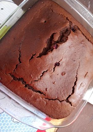Una foto de Bizcocho de cocoa y frutos rojos 🍰🍓🍒