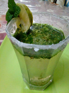 A picture of Mint and ginger lemon drink.
