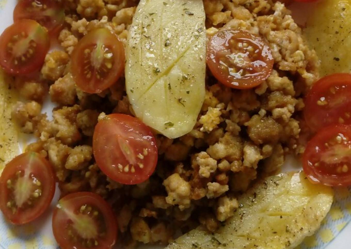 Carne picada con patatas y cherry