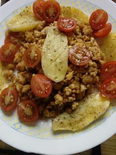 Una foto de Carne picada con patatas y cherry