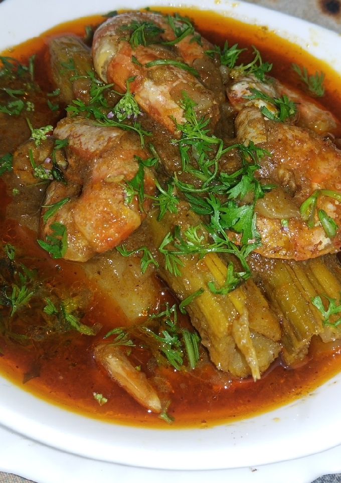 कोलंबी कालवण (kolambi kalwan recipe in marathi) रेसिपी चे मुख्य फोटो 