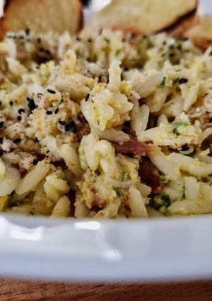 Una foto de RISSONI Jugoso Al Pesto🌿 y Carbonara🥩con Jamón Serrano...!😛