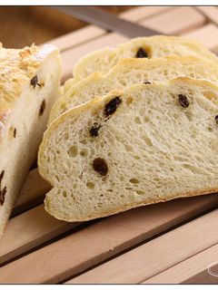 免揉葡萄乾鄉村麵包 的食譜成品照片