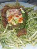 Tallarines verdes con bistec apanado (estilo steakzza)