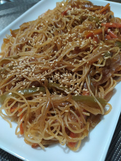Una foto de Fideos orientales picantes 🎎🌶️