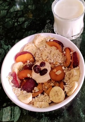 A picture of Muesli with Plums and Banana.