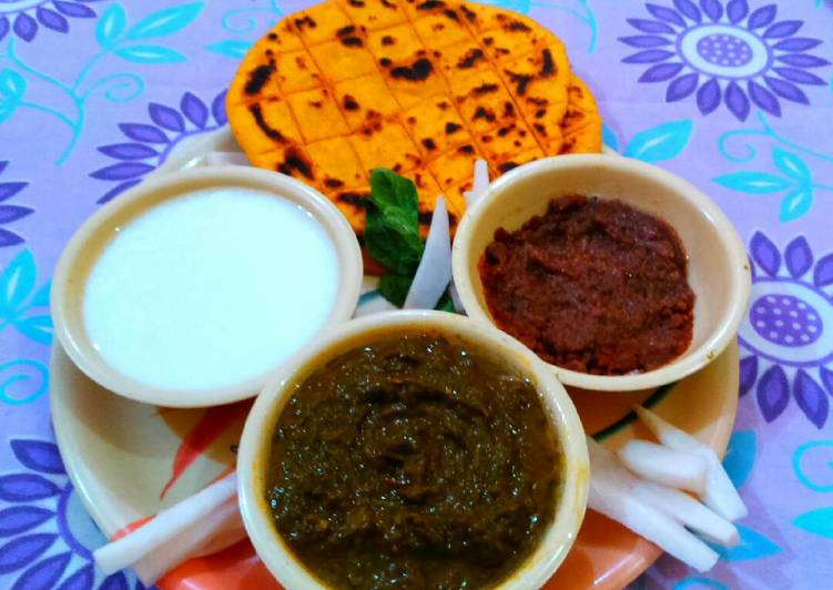 Sarso ka saag with makki roti