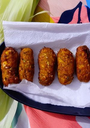 કાચા કેળા અને કોર્ન ના કબાબ (Raw Banana Corn Kebab Recipe In Gujarati) રેસીપી મુખ્ય ફોટો