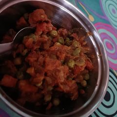 A picture of Matar paneer.