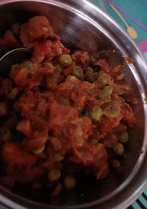 A picture of Matar paneer.