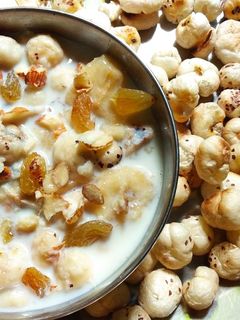 मखाने की खीर (makhane ki kheer recipe in Hindi) रेसिपी मुख्य फोटो