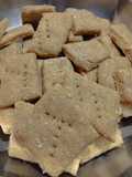 Galletitas de harina de garbanzo y queso con levadura gusto a queso