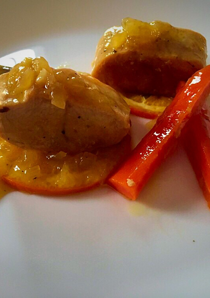 Una foto de Pavo en salsa de naranja y canela