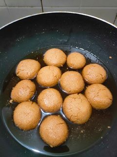 कैरमल रसगुल्ला (Rasgulla recipe in hindi) रेसिपी मुख्य फोटो