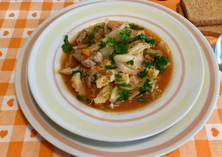 Verza con carne di maiale in casseruola