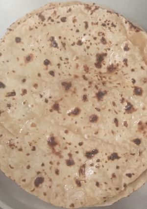 રોટી (Roti Recipe In Gujarati) રેસીપી મુખ્ય ફોટો
