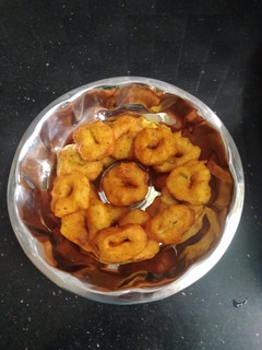 * உளுந்து வடை*(ulunthu vadai recipe in tamil) செய்முறை முக்கிய புகைப்படம்