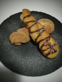 Una foto de Donuts trenzados