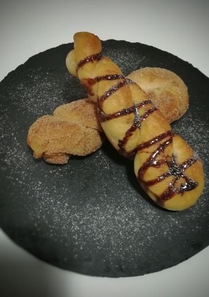 Una foto de Donuts trenzados